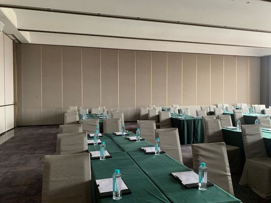 Αγορά 18M Προσαρμοσμένα ηχομονωτικά διαχωριστικά τείχη με κάθετες συνδέσεις στοιχείων online manufacture
