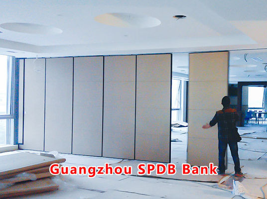Καλή τιμή. Τράπεζα SPD του Guangzhou. Ένα κινητό διαχωριστικό τοίχος με πάχος 105cm και βαθμολογία STC 42-56dB για αίθουσες τραπέζιτος με MDF. σε απευθείας σύνδεση